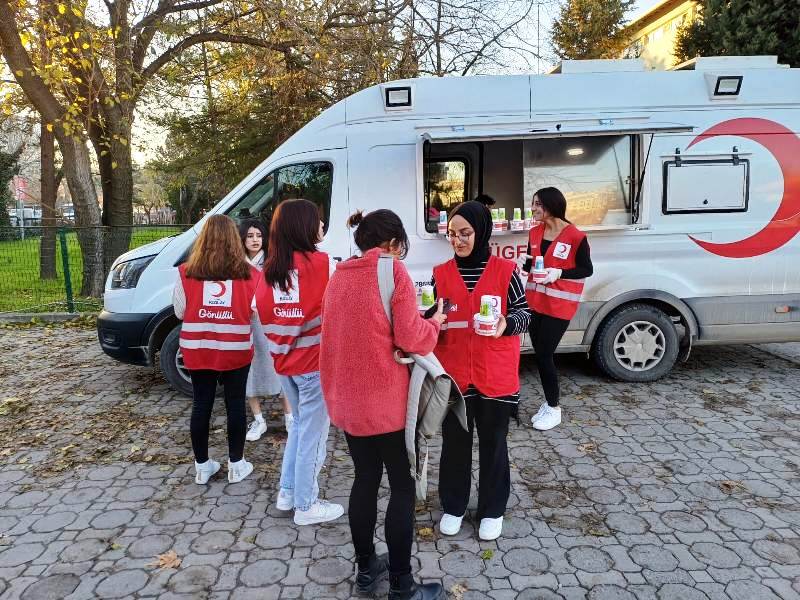 Genç Kızılay Edirne gönüllüleri