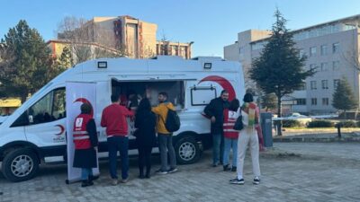 Genç Kızılay Edirne Gönüllülerinden Trakya Üniversitesi Öğrencilerine Moral Çorbası