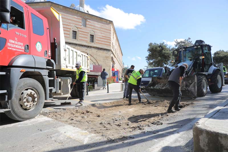 Kıyık Mevkiinde Asfalt Çalışmaları Hız Kesmeden Devam Ediyor