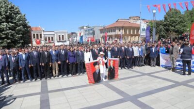 EDİRNE’DE 19 MAYIS COŞKUSU: “GENÇLİK, GELECEĞİMİZİN TEMİNATIDIR”