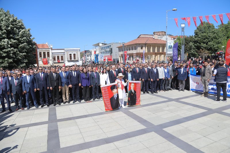 EDİRNE’DE 19 MAYIS COŞKUSU: “GENÇLİK, GELECEĞİMİZİN TEMİNATIDIR”
