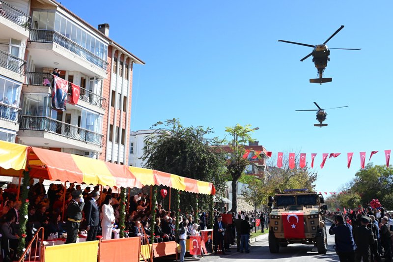 Cumhuriyet’in 102 Yıllık Gururu Edirne Semalarında Yankılandı